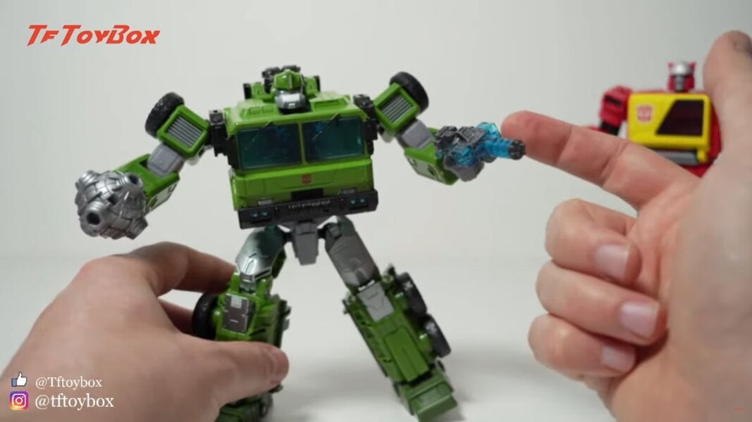 Transformers LEGACY UNBOXING Bulkhead And Blaster Eject By Tftoybox   In Hand Images  (16 of 17)